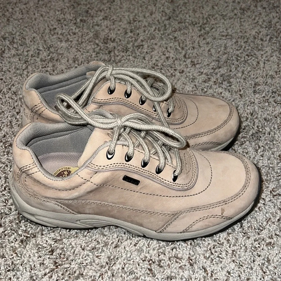 Cabelas Women’s Dry Plus Lace Up Tan Shoes - Picture 2 of 10